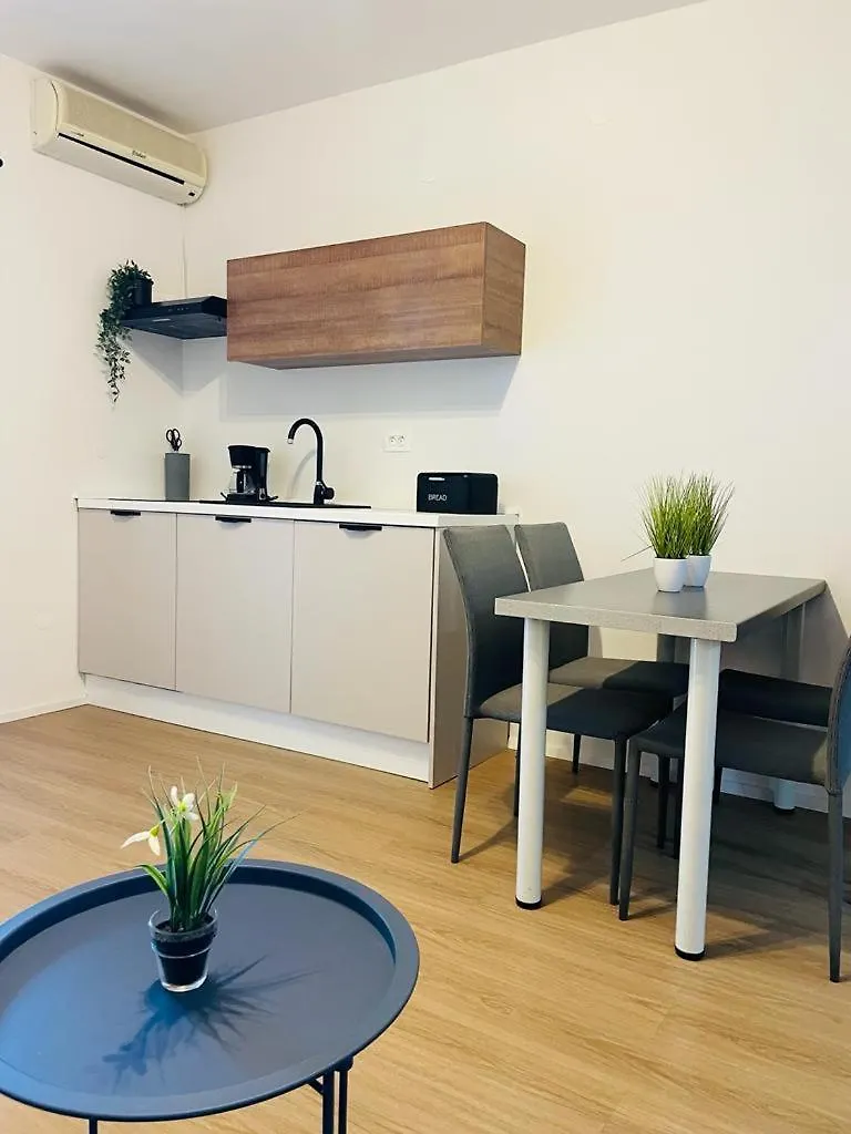 Belview - Beachfront Apartments Pula