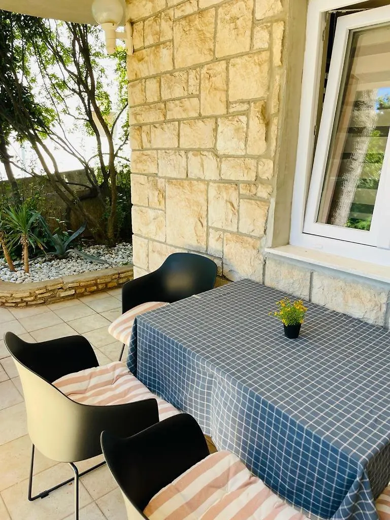 Belview - Beachfront Apartments Pula 0*,  Kroatien