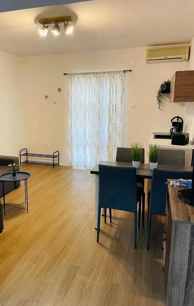 Belview - Beachfront Apartments Pula