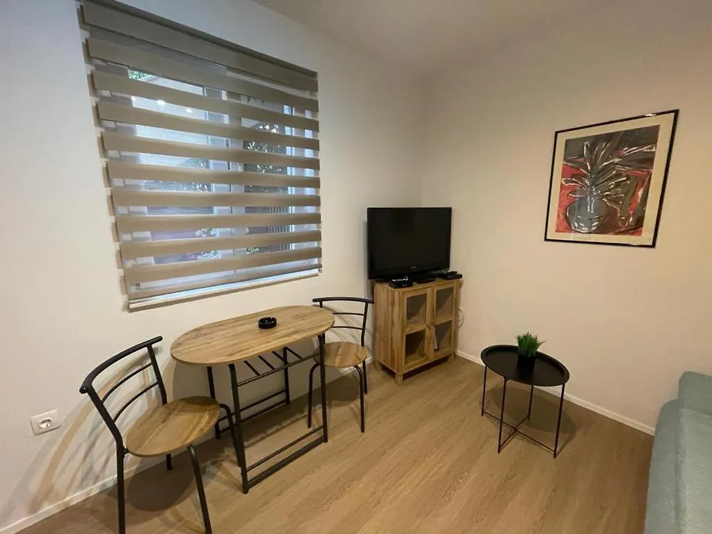 Belview - Beachfront Apartments Pula