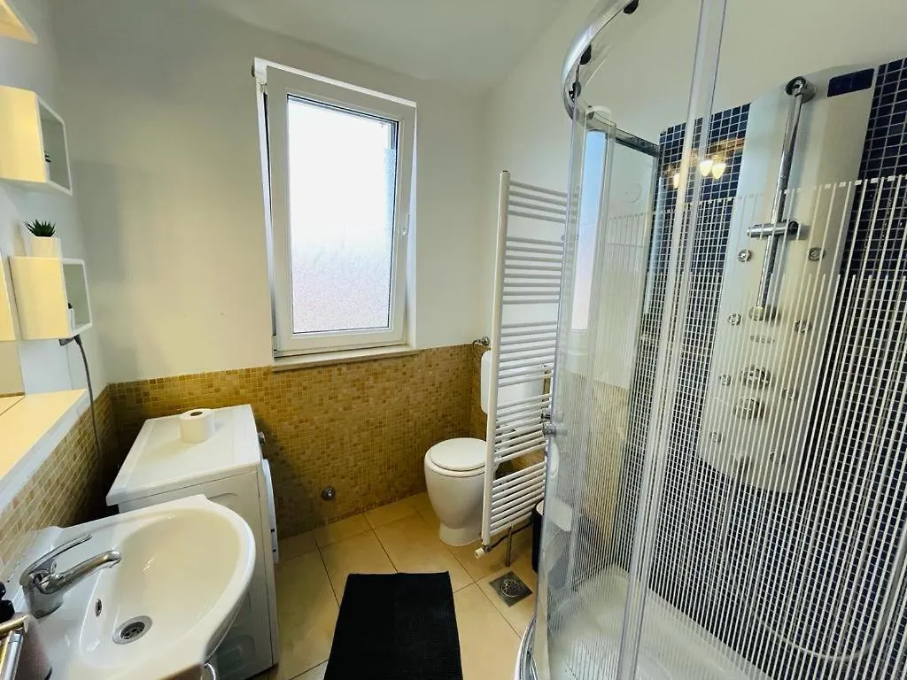 Belview - Beachfront Apartments Pula