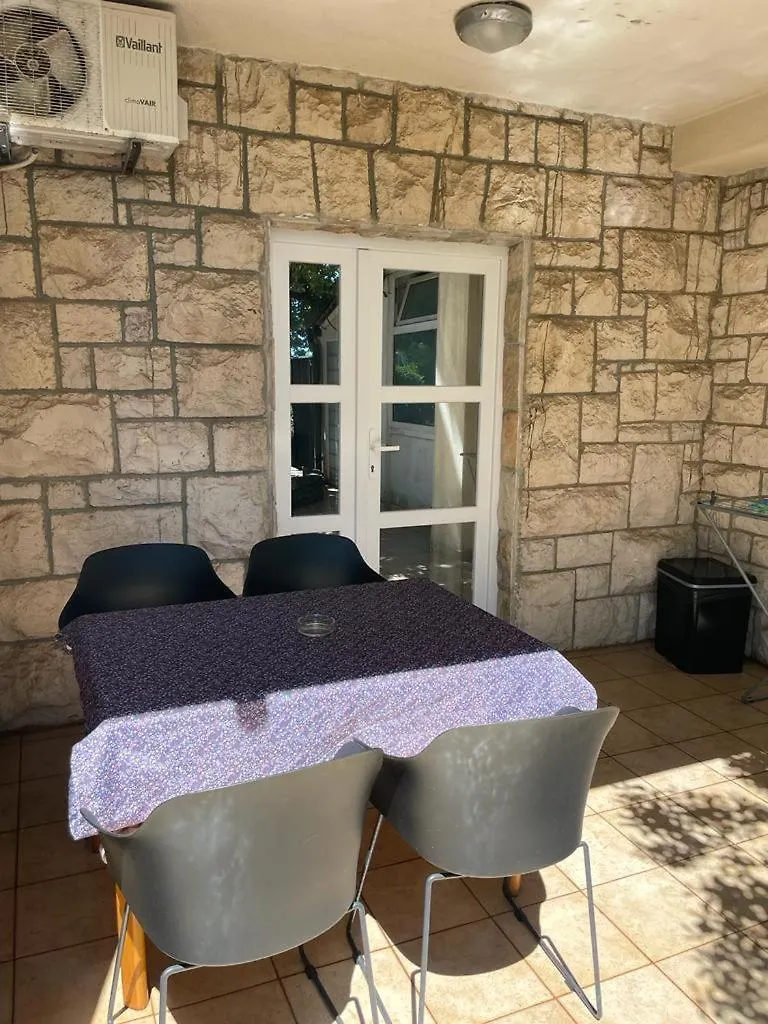 Belview - Beachfront Apartments Pula