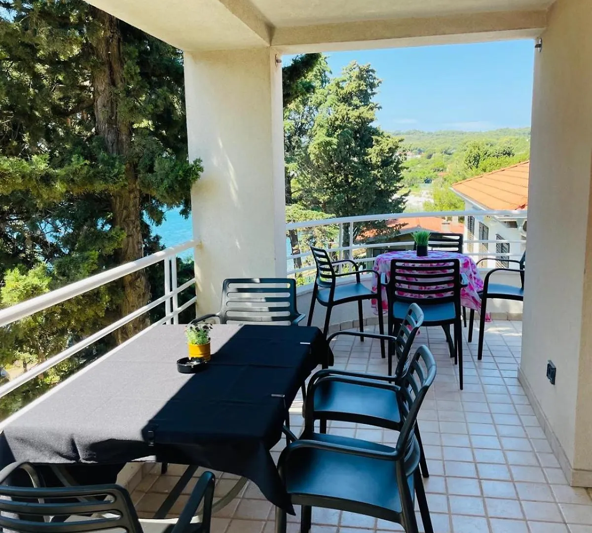 Belview - Beachfront Apartments Pula