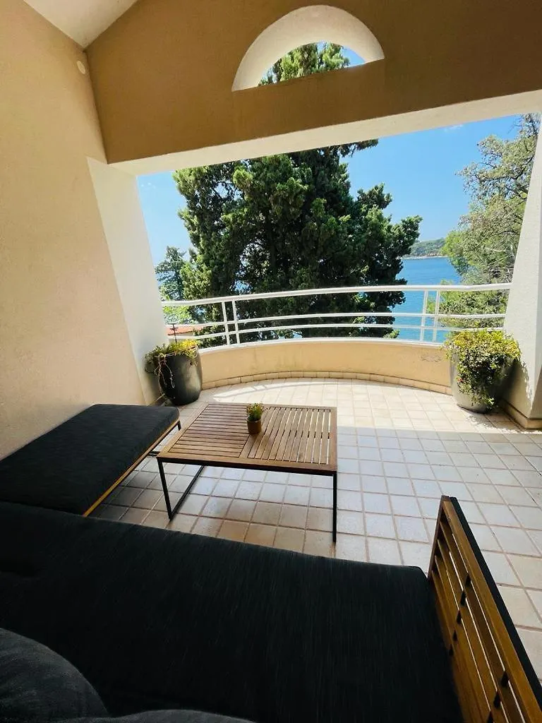 Belview - Beachfront Apartments Pula