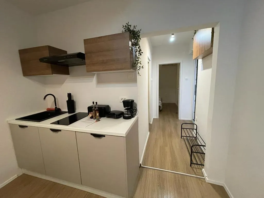 Belview - Beachfront Apartments Pula