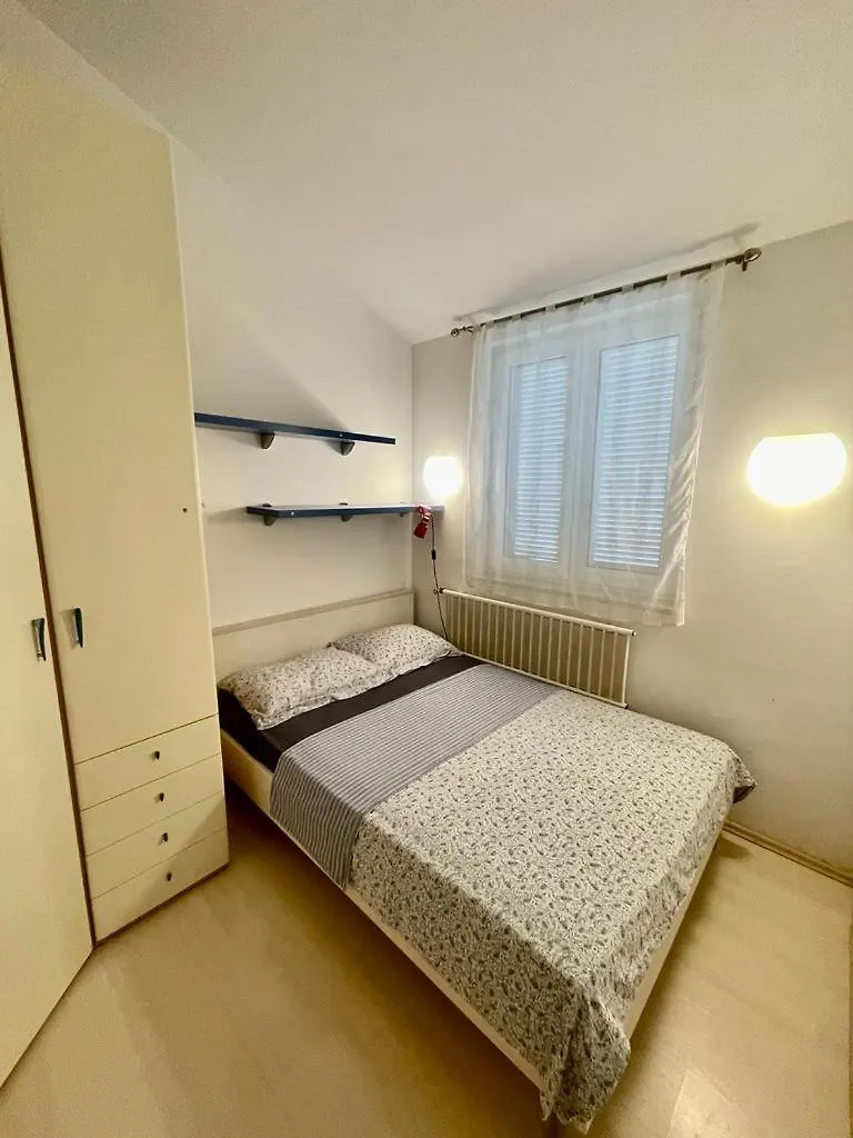 Belview - Beachfront Apartments Pula
